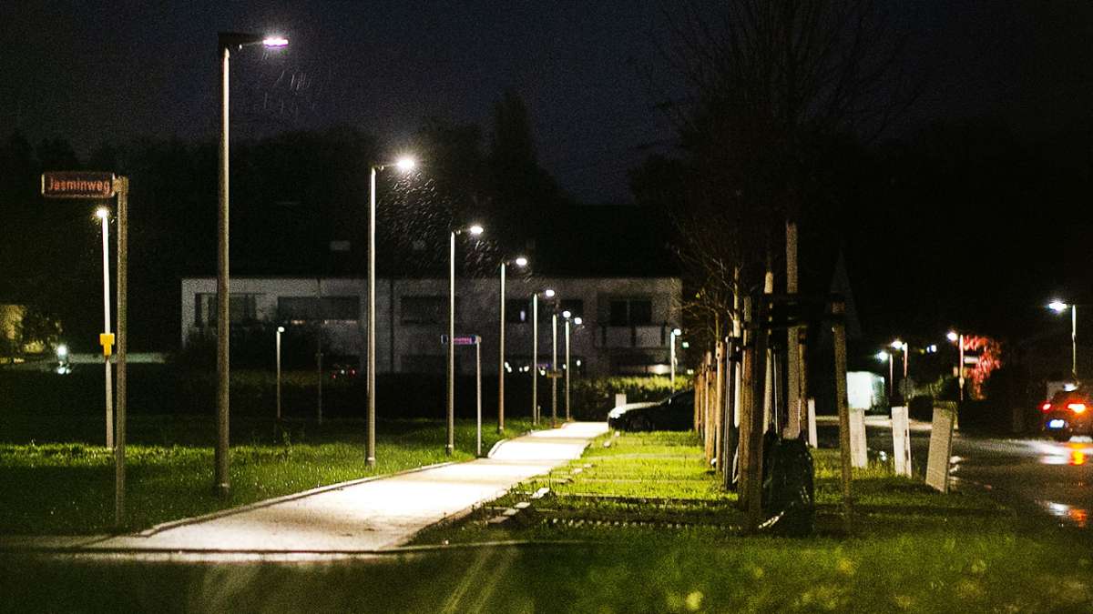 Intelligente Straßenbeleuchtung in Unterensingen: Das Licht läuft mit den Passanten mit
