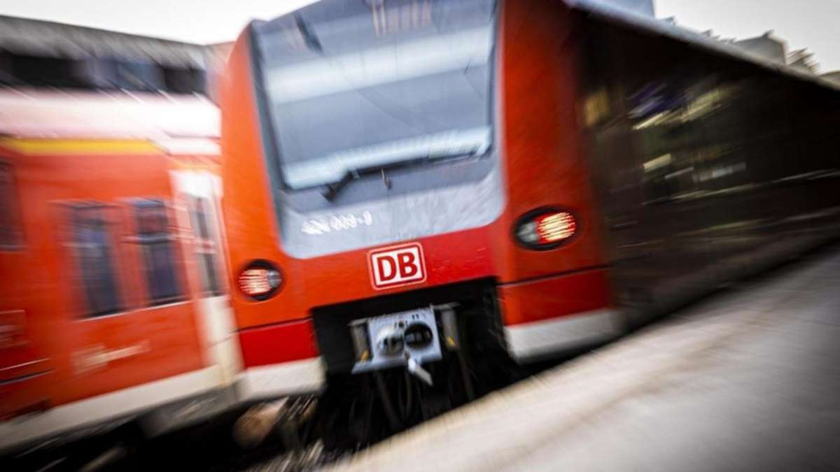 Allmendingen im Alb-Donau-Kreis: Schüler fällt ins Gleisbett – Lokführer leitet Schnellbremsung ein
