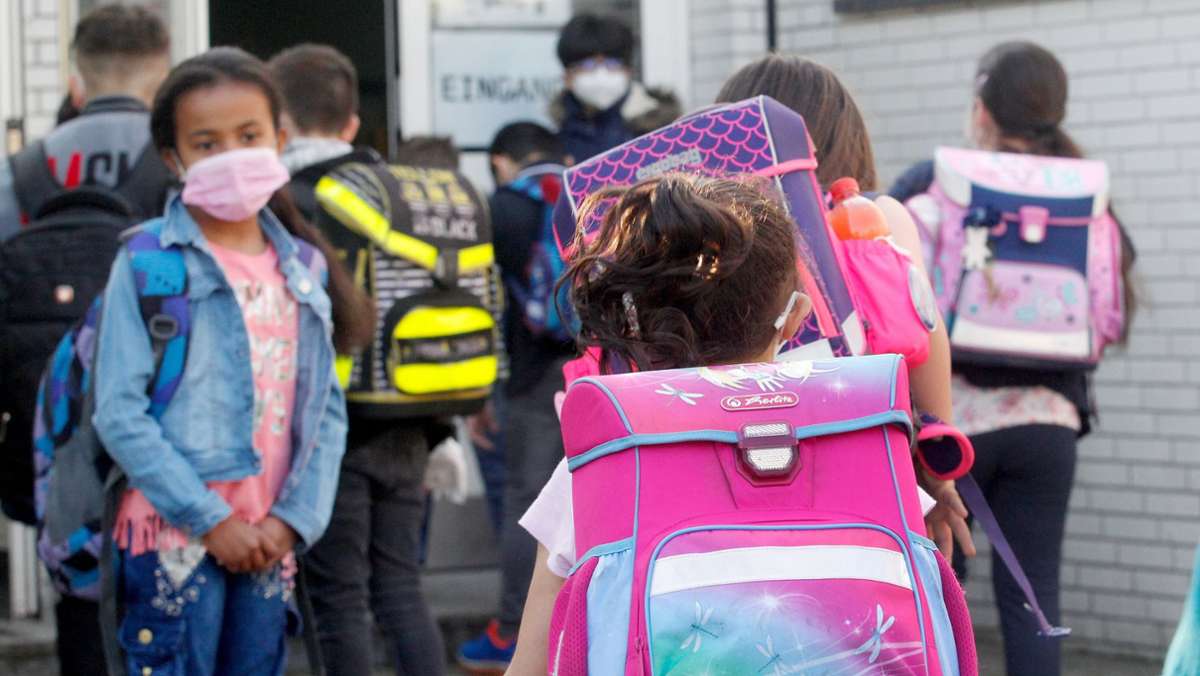 Maskenpflicht an Schulen: Lehrer und Eltern aus Stuttgart sehen Lockerungen    skeptisch