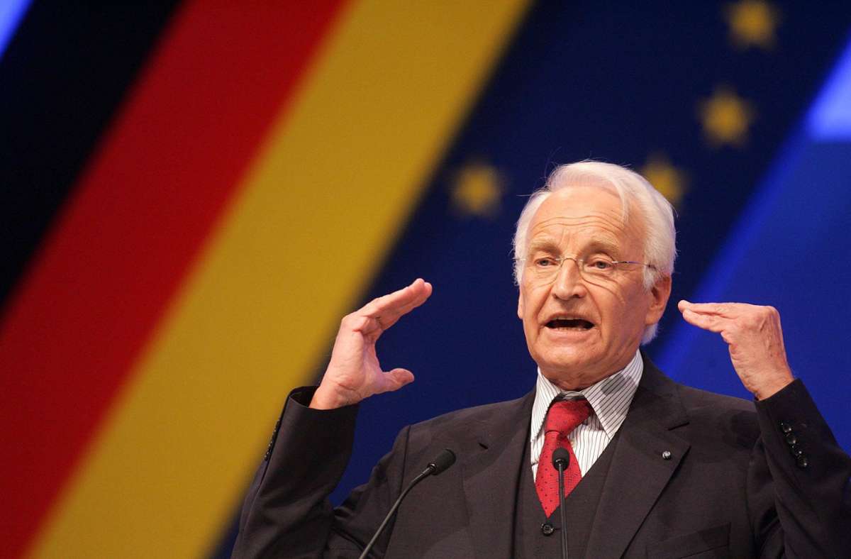 Edmund Stoiber (2002): Die Union setzt 2002 auf das Image von Kanzlerkandidat Edmund Stoiber, der von 1993 bis 2007 Ministerpräsident von Bayern und von 1999 bis 2007 Vorsitzender der CSU war. Er unterlag bei der Bundestagswahl im September 2002 gegen den damals amtierenden Bundeskanzler Gerhard Schröder.