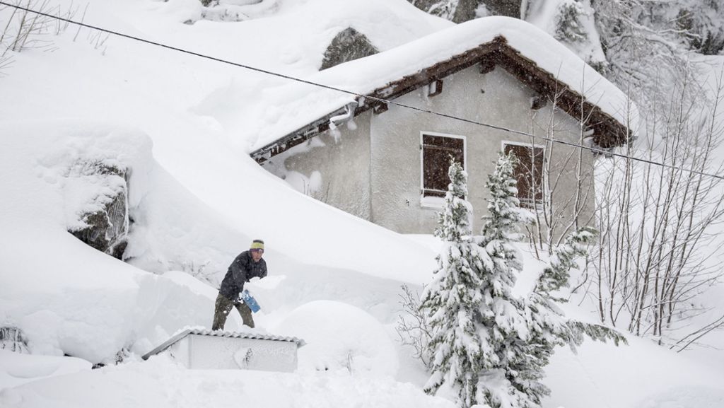 Schneechaos in den Alpen: Alpenregionen hoffen auf Ende der Schneefälle