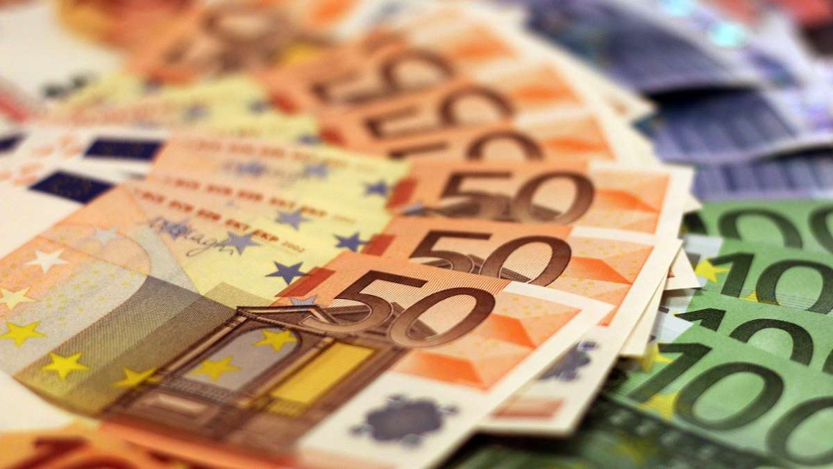 Pärchen fliegt an Imbiss in Sachsenheim auf: Polizei findet hunderte Euro Falschgeld