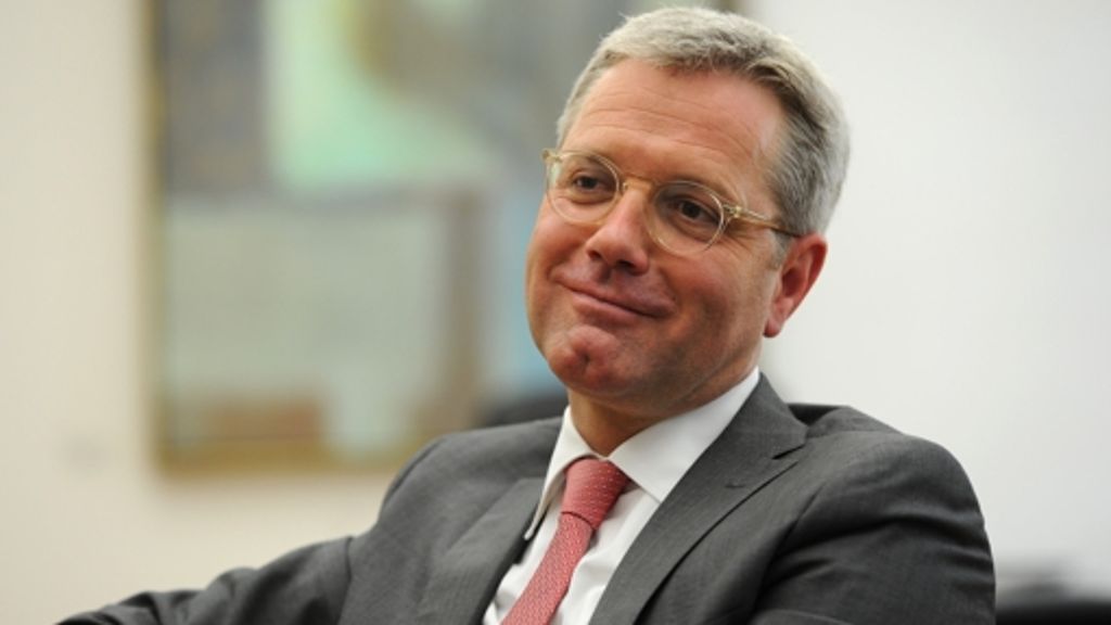  Der geschasste Minister Norbert Röttgen wechselt in den Auswärtigen Ausschuss des Bundestages – aus dem Ex-Minister wird so ein Ersatzmitglied. Vorerst sitzt er in der zweiten Reihe. 