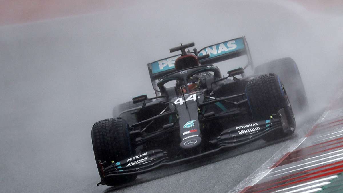  Weltmeister Lewis Hamilton hat sich beim zweiten Formel-1-Rennen der Saison die 89. Pole Position seiner Karriere gesichert. Beim Großen Preis der Steiermark, der erneut in Spielberg/Österreich gefahren wird, lieferte er eine meisterliche Vorstellung ab. 