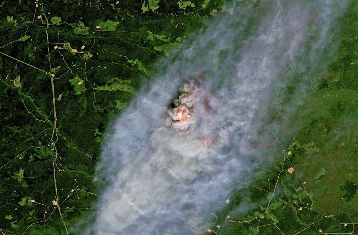 Dieses von der Europäischen Union und Copernicus Sentinel-2 zur Verfügung gestellte Satellitenbild, zeigt ein Waldbrand, das 40 Kilometer nordöstlich von Pink Mountain in British Columbia brennt. In vielen Teilen der kanadischen Provinz British Columbia sind binnen 24 Stunden Dutzende Waldbrände ausgebrochen, viele durch Blitzschläge.