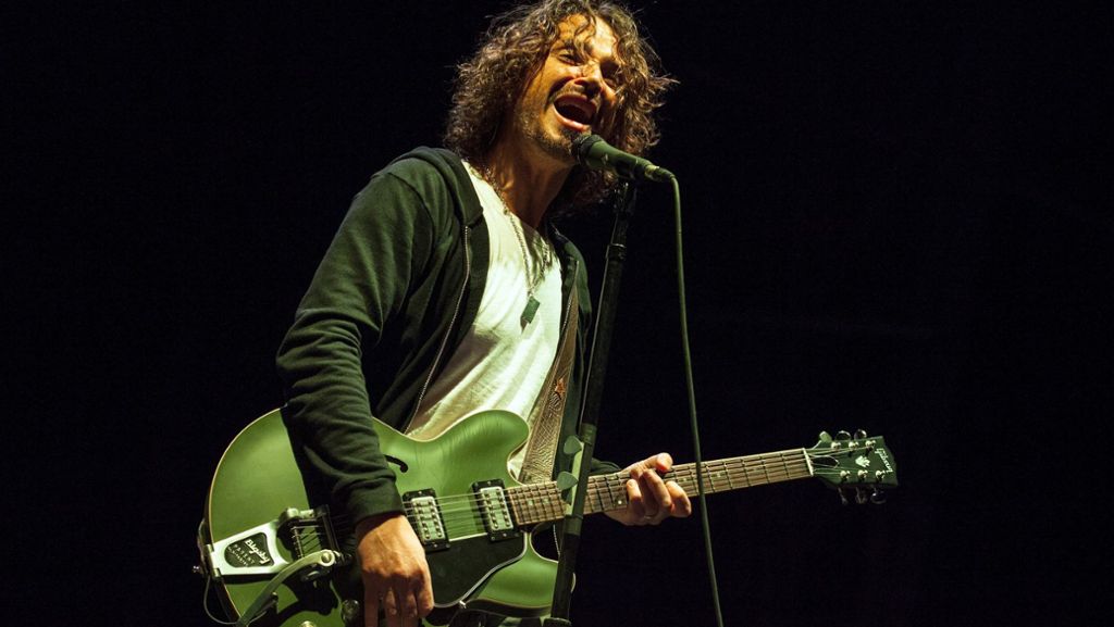  Metallica, die Foo Fighters, Miley Cyrus und viele andere Musiker haben bei einem Gedenkkonzert in Kalifornien den 2017 gestorbenen Sänger Chris Cornell gewürdigt. 