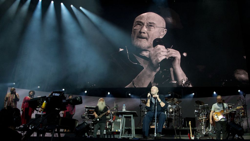  Er ist ein wenig gebrechlich geworden, aber seine Stimme und sein Geist sind noch da. Das hat Phil Collins bei seinem Konzert am Mittwochabend in Stuttgart unter Beweis gestellt. 