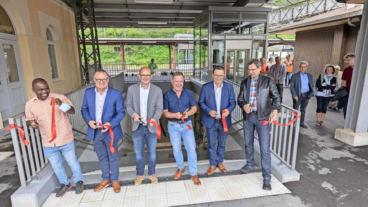  Ein Zusammenschluss für Barrierefreiheit hat in Geislingen vor Jahren den Einbau von Aufzügen im Bahnhof der Stadt angestoßen. Die wurden Anfang der Woche eingeweiht. Doch die Initiatoren waren nicht eingeladen. 