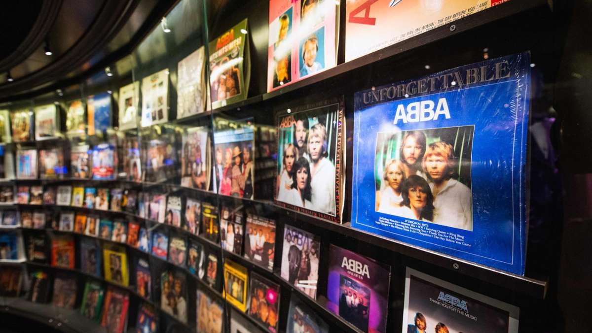  Die schwedische Popband Abba hat mit ihrem Comeback im Sturm die deutschen Charts erobert. Das neue Album „Voyage“ belegte nicht nur sofort den ersten Platz der aktuellen Charts, sondern erreichte auch direkt die Spitze der Charts des ganzen Jahres. 