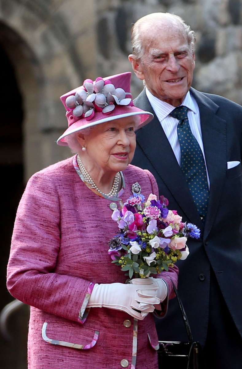 2017 konnten Queen Elizabeth und Prinz Philip ihre „Gnadenhochzeit“ feiern: Über 70 Jahre lang stand der Herzog von Edinburgh an der Seite seiner Gattin – beziehungsweise (wie es das Protokoll gebietet) immer zwei Schritte hinter ihr.