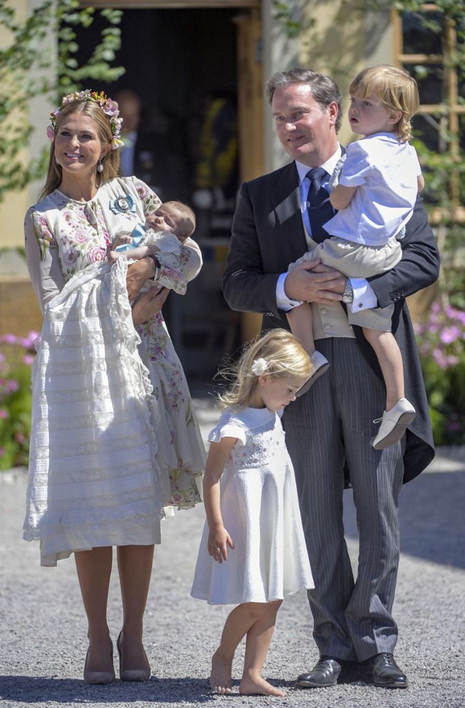 Nochmal Schweden: Victorias Schwester, Prinzessin Madeleine, und ihr Mann Chris O’Neill haben drei Kinder – Prinzessin Leonore ist vier, Prinz Nicolas drei und Prinzessin Adrienne (auf dem Arm ihrer Mutter) vier Monate alt.