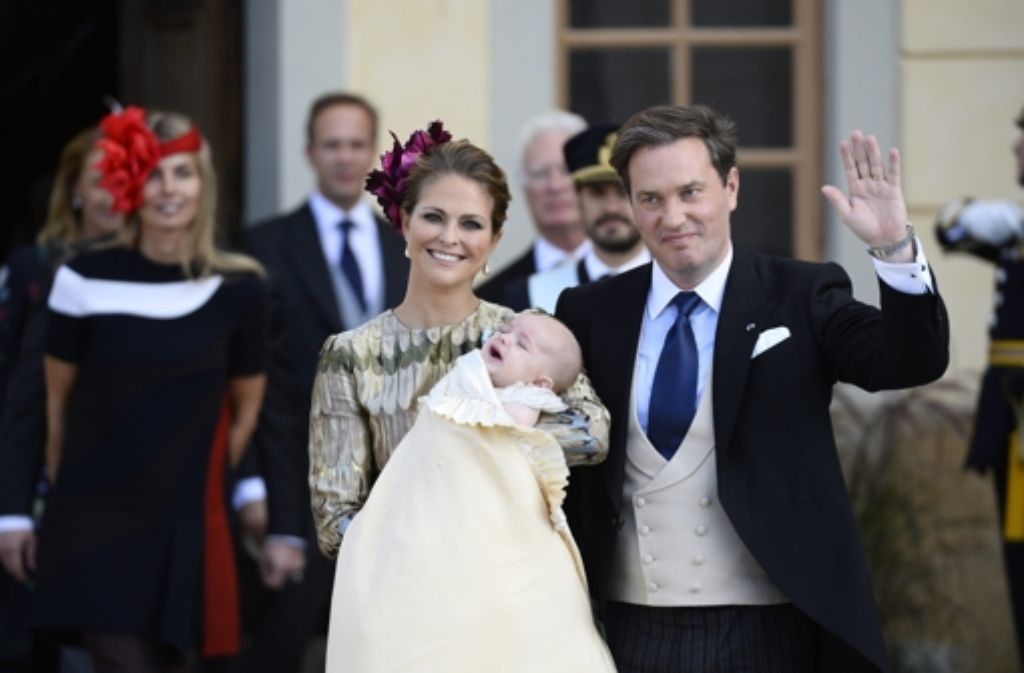 Die stolzen – und wohl auch ein wenig erleichterten Eltern – Prinzessin Madeleine und ihr Mann Chris O’Neill.