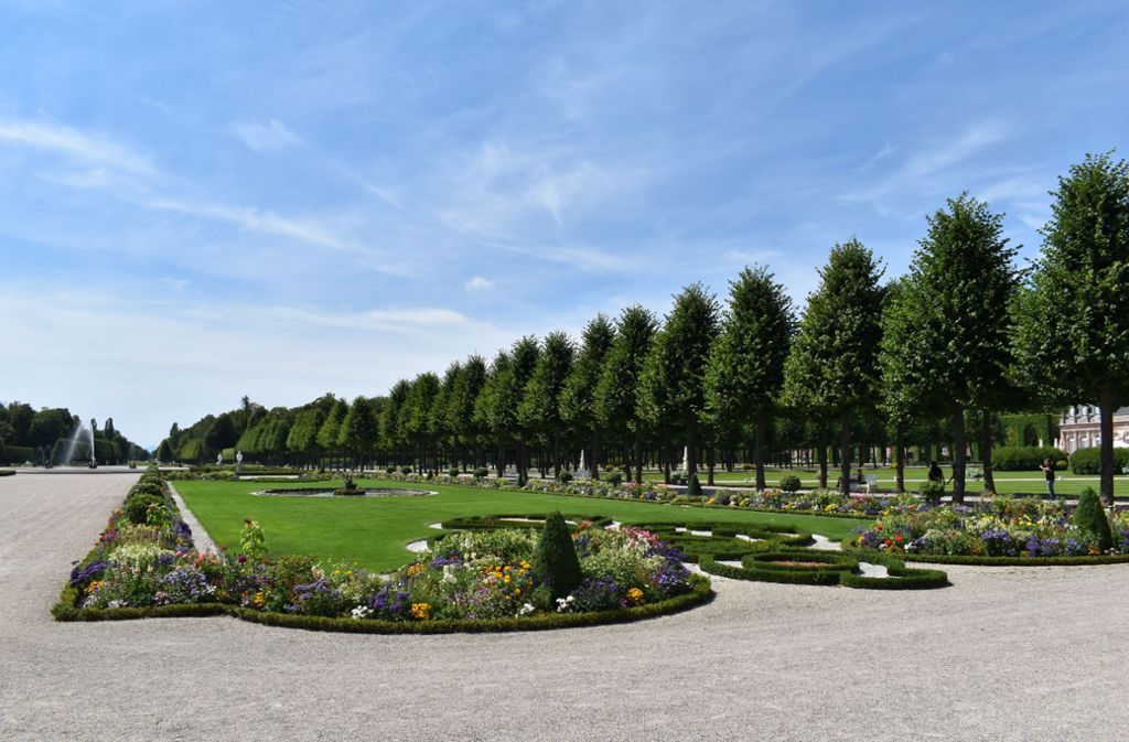Der Barockgarten im vorderen Teil des Schwetzinger Schlossgartens ist von Schäden weniger stark betroffen. Er ist im Gegensatz zum englischen Landschaftsgarten größtenteils nicht auf sandigem Untergrund angelegt und die Bäume können dort gezielter künstlich bewässert werden.