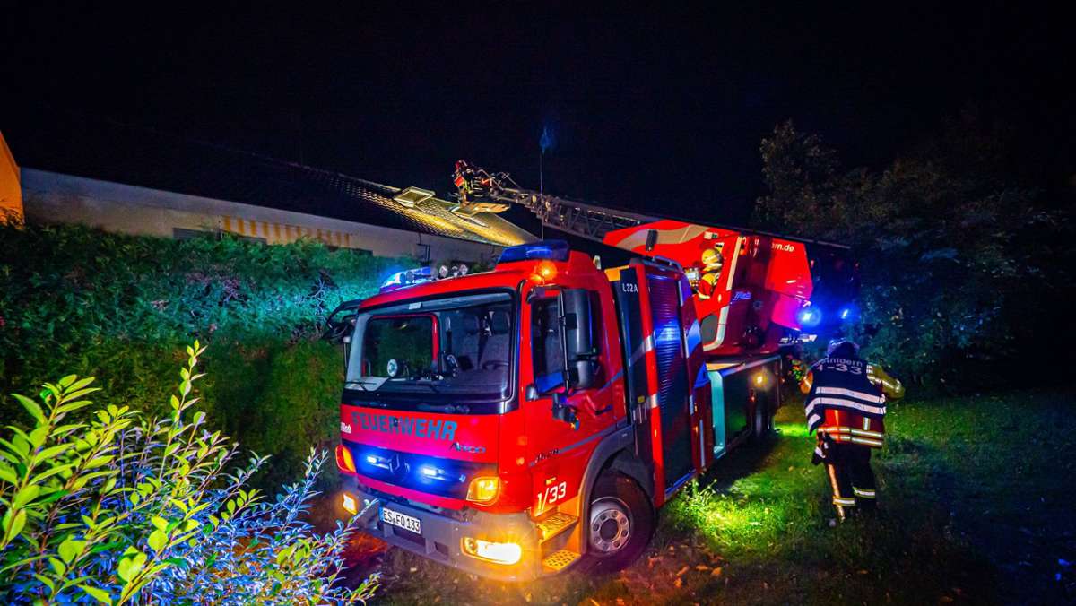 Feuerwehreinsatz in Ostfildern: Dachgeschosswohnung nach Brand unbewohnbar
