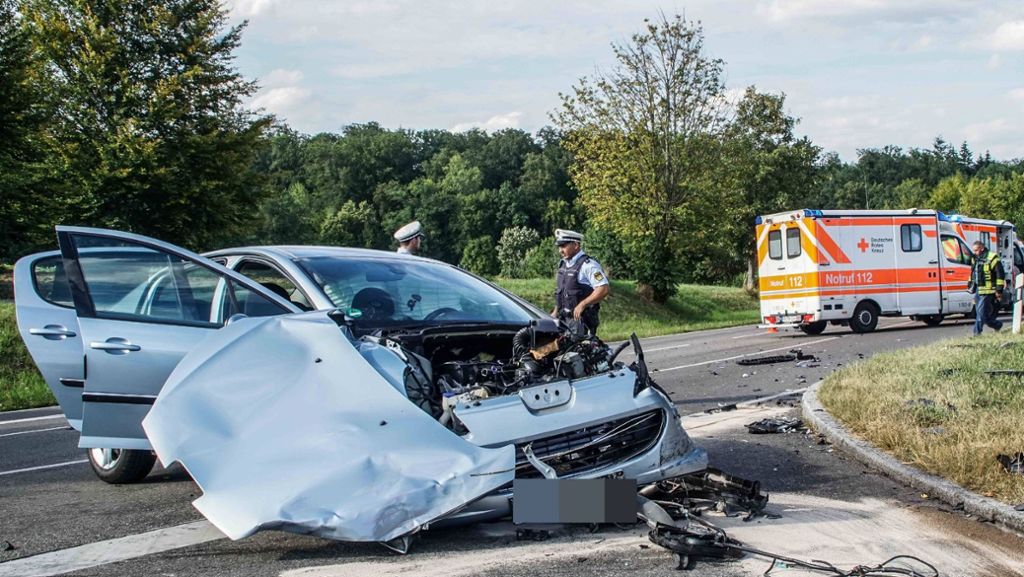 Kreis Böblingen: Rettungswagen kollidiert mit Auto auf Einsatzfahrt