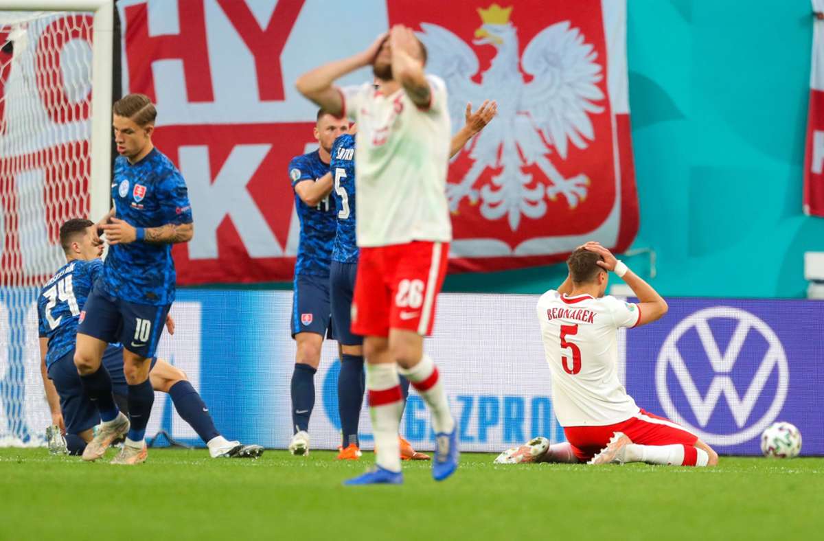Fassungslosigkeit bei den polnischen Kickern, während...