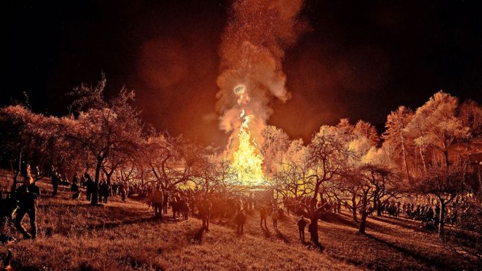 Osterfeuer in Berglen: Am Karsamstag brennen hier 3000 Holzpaletten