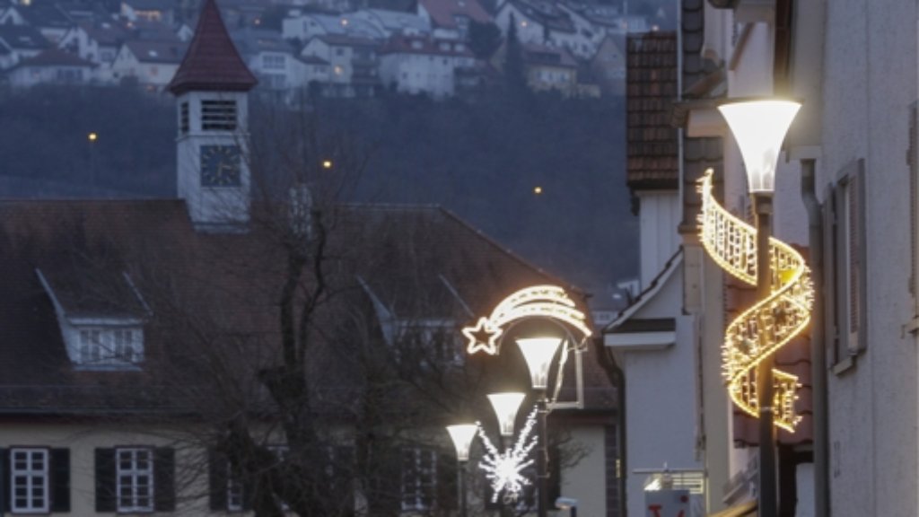Weihnachtsbeleuchtung im Frühjahr in Gerlingen: Adventsstimmung bereits Anfang März