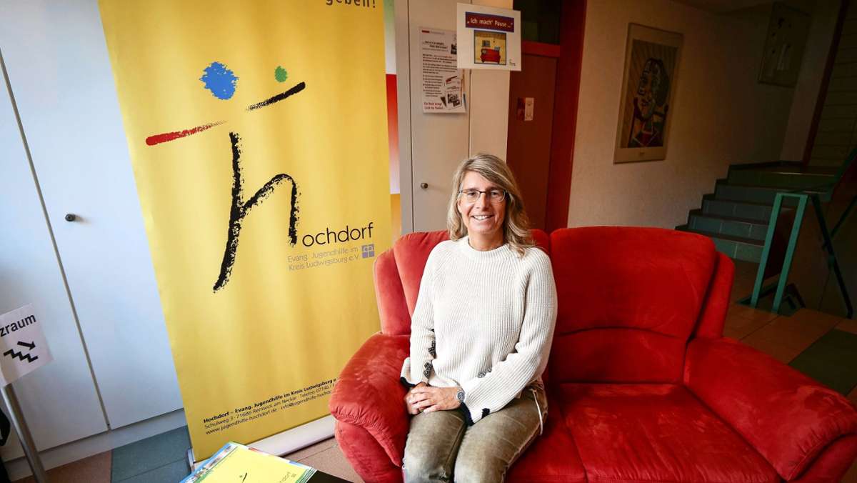  Eva Teufel ist bei der Jugendhilfe Hochdorf aus der zweiten Reihe in die erste aufgerückt. Die 49-jährige Sozialpädagogin freut sich auf die neue Herausforderung, macht sich aber auch des Geldes wegen Sorgen. 