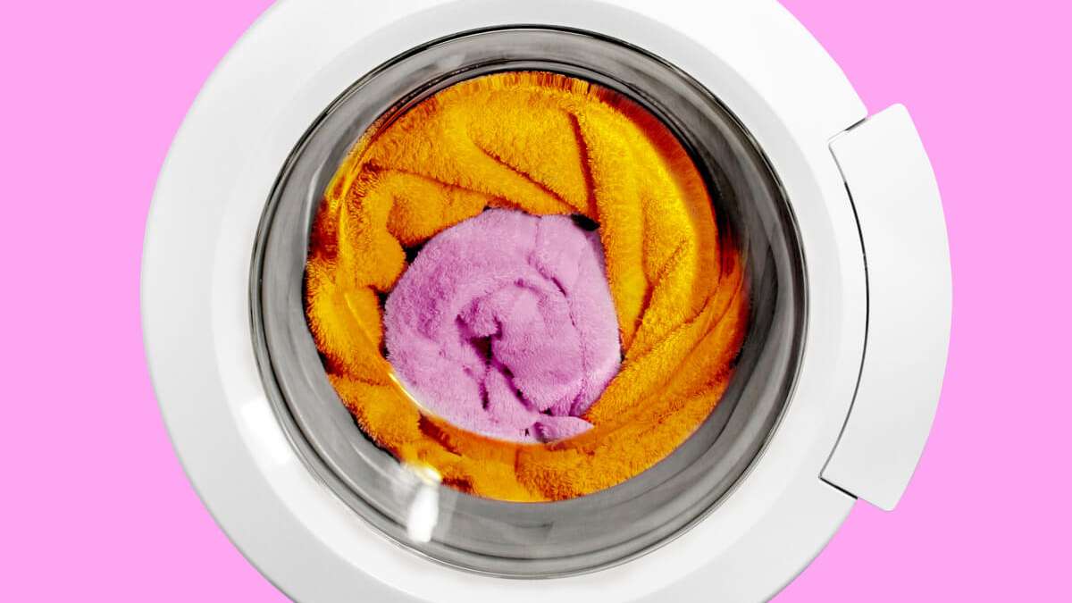 Waschmaschinen gehören zum Alltag in jedem Haushalt, aber warum haben die Geräte eigentlich ein Fenster? Sind die Bullaugen sinnvoll oder nur ein Überbleibsel aus der Vergangenheit? Mehr dazu im Artikel.