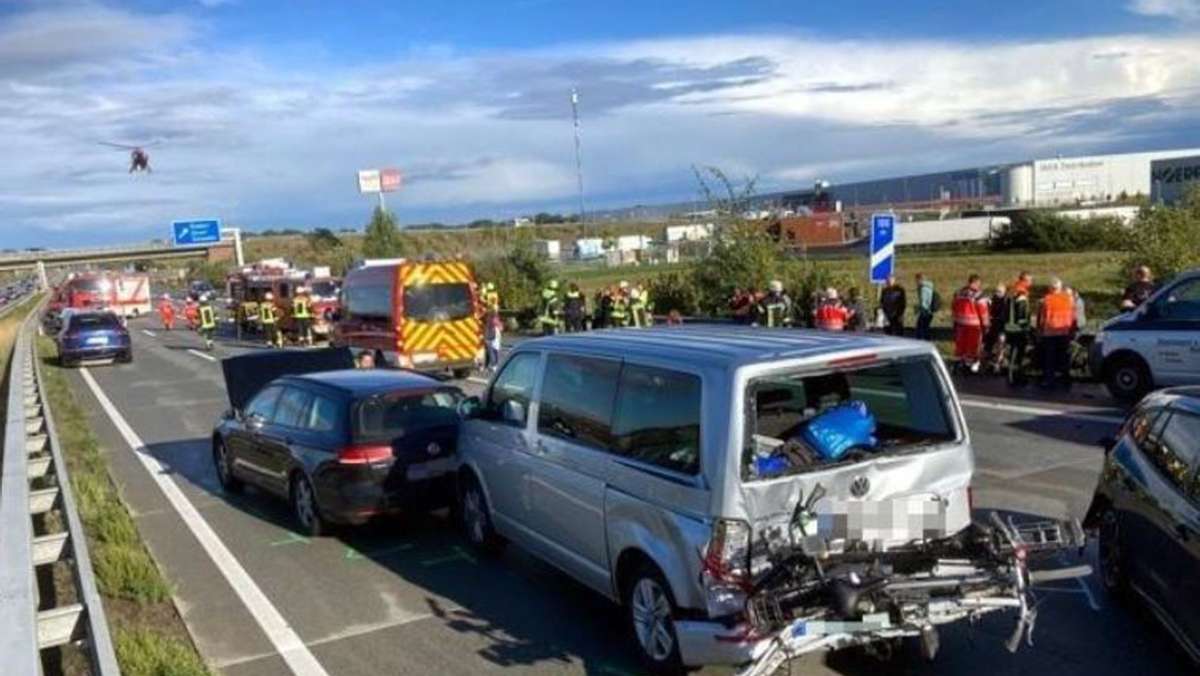 24 Verletzte in Niedersachsen: Massenkarambolage auf A1 nach Starkregen