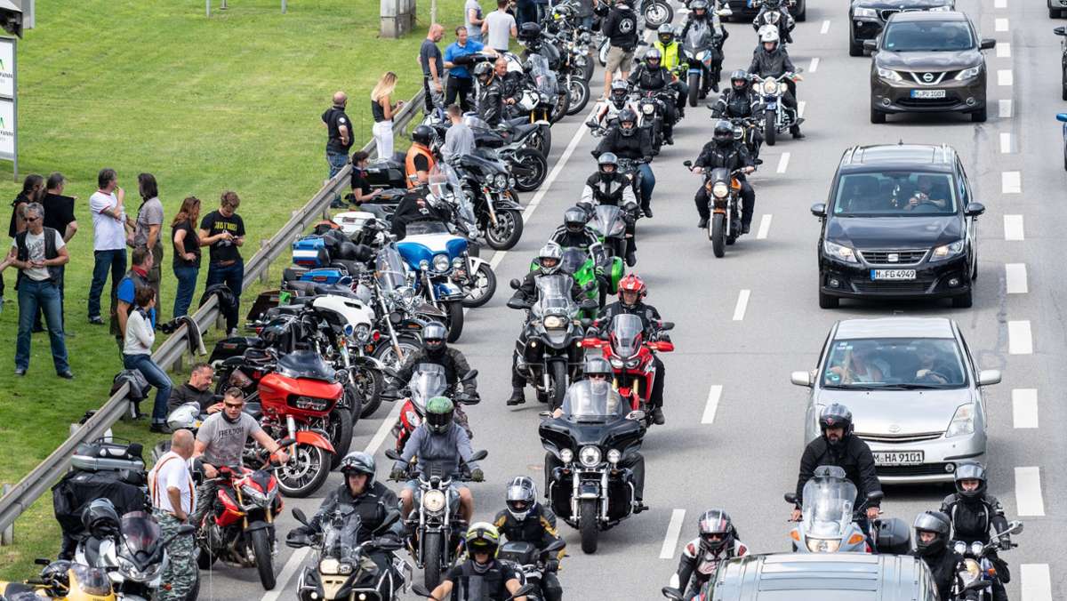 Geplante Fahrverbote für Motorräder: Tausende Biker protestieren am Bodensee