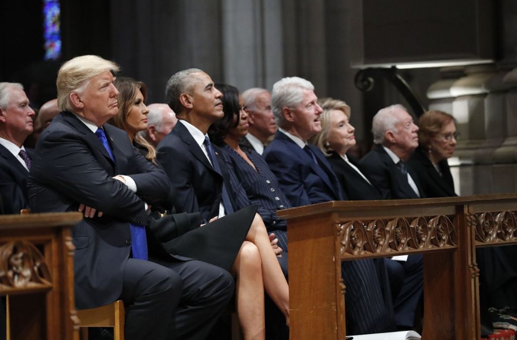 Unter den Gästen war auch US-Präsident Donald Trump sowie die früheren Präsidenten Barack Obama und Bill Clinton mit ihren Frauen.