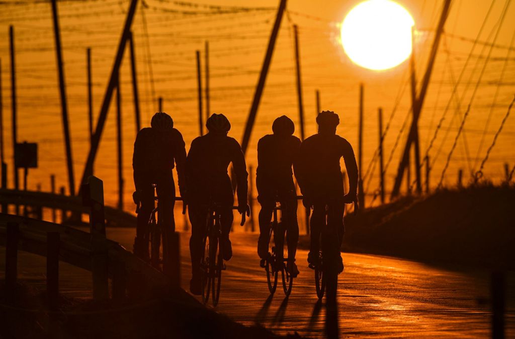 Radfahren ohne Licht: Radfahren bei Dunkelheit ohne Licht kann teuer werden. 20 Euro kostet der Trip in der Dunkelheit, bei einem Unfall sogar 35 Euro.