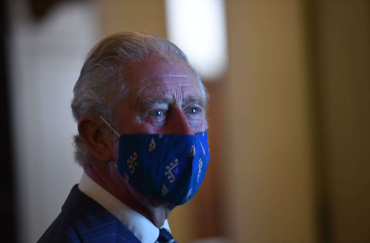 Prinz Charles tut mit seinen Masken gerne Gutes – und unterstützt zum Beispiel Künstler und Weber in Myanmar.