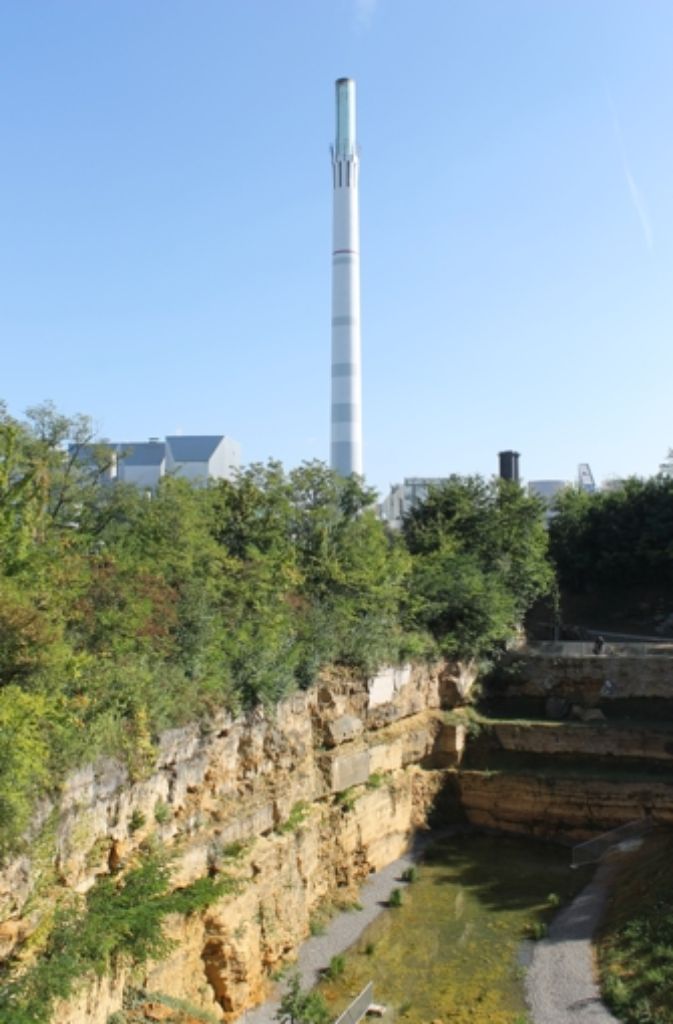 Vom Sonnenplateau hat man nicht nur den ehemaligen Steinbruch, sondern auch das Kraftwerk Münster im Blick.
