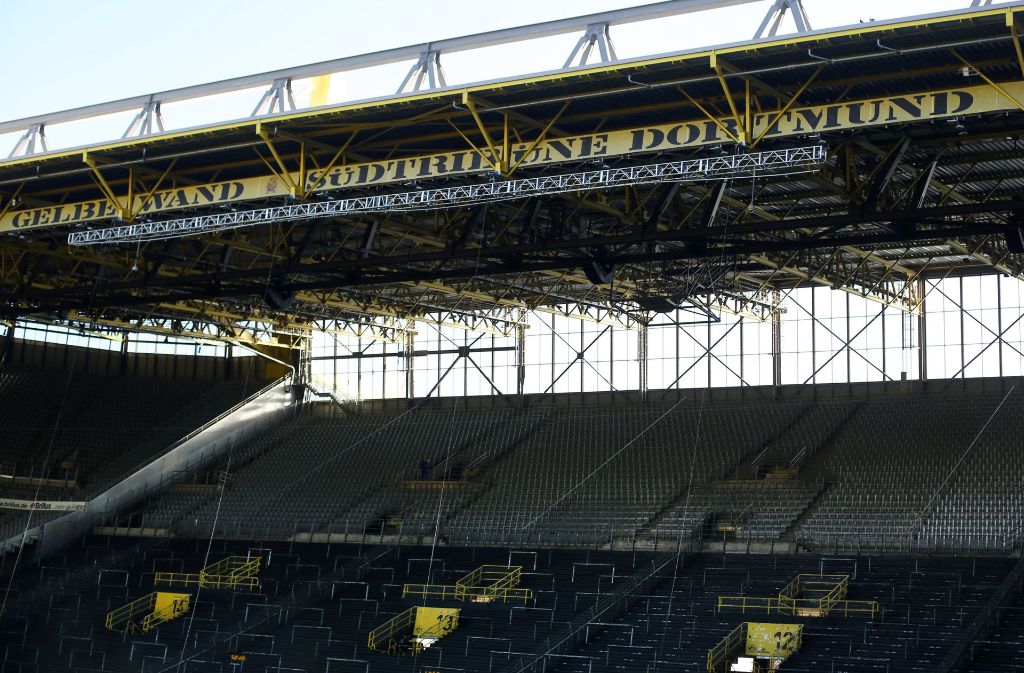 Die Südtribüne im Signal-Iduna-Park wird beim Spiel gegen Wolfsburg zur Strafe gesperrt. Foto: dpa