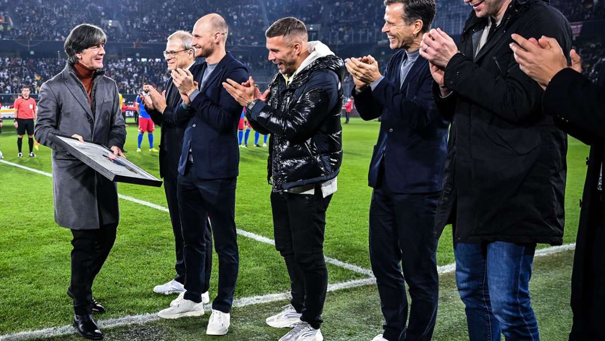  Joachim Löw, langjähriger Fußball-Bundestrainer, wird am Donnerstag am Rande des WM-Qualifikationsspiels gegen Liechtenstein emotional verabschiedet. Eine Aussage dürfte Fans aufhören lassen. 
