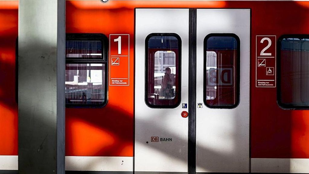 S-Bahn Stuttgart: Waffen-Alarme in  S-Bahnen bleiben rätselhaft