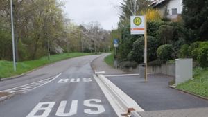 Busverkehr in Hofen: Gelbe Karte für fehlendes Wartehäuschen