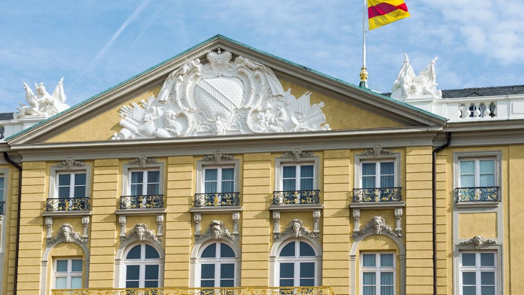 Ministerpräsident Kretschmann macht Ausnahme: Schloss Karlsruhe darf Baden-Flagge hissen
