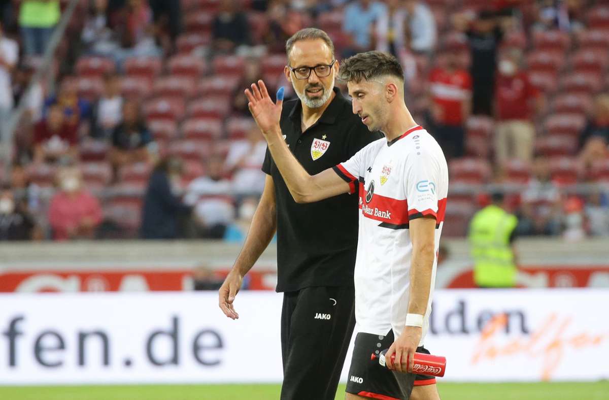 Atakan Karazor musste im Auftaktspiel gegen die SpVgg Greuther Fürth wegen muskulären Problemen früh raus, in Leipzig fehlte der Mittelfeldspieler. Ob die Probleme langwierig sind, ist offen.