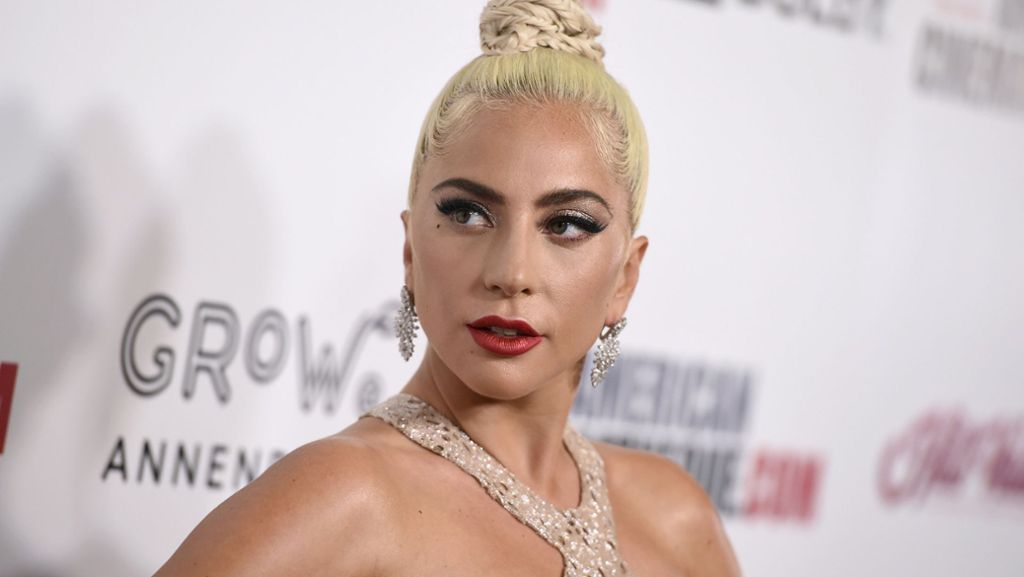 Patzer in Las Vegas: Fan hebt Lady Gaga hoch und fällt mit ihr von der Bühne