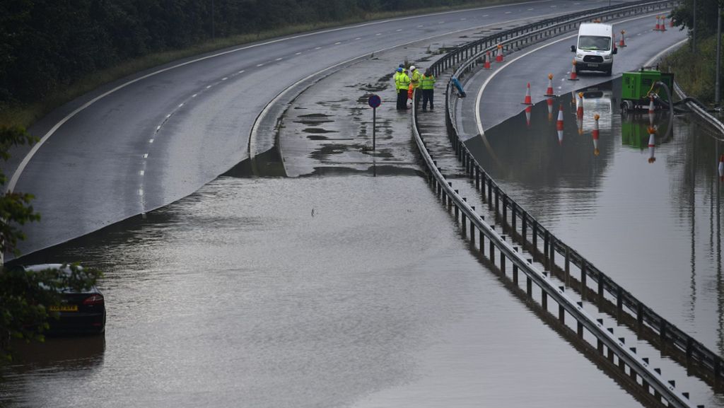 6500 Menschen in Gefahr: Damm in England droht zu brechen
