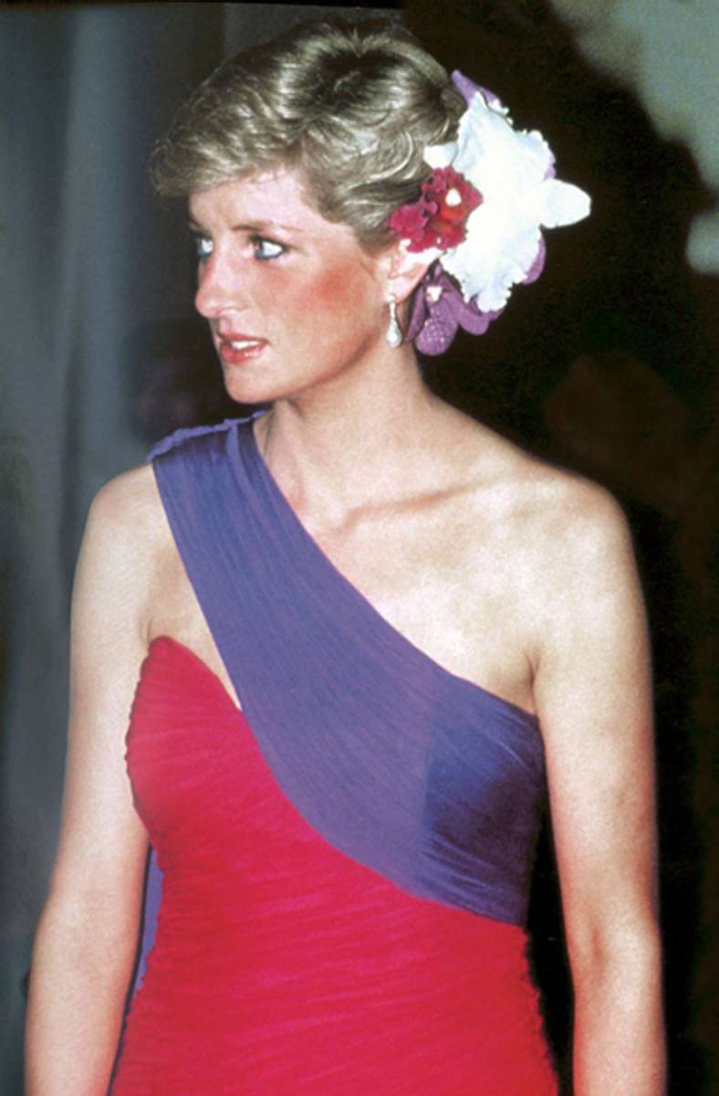 1988: Color-Blocking kannte man schon in den 80ern – Prinzessin Diana bei einem Besuch in Thailand.