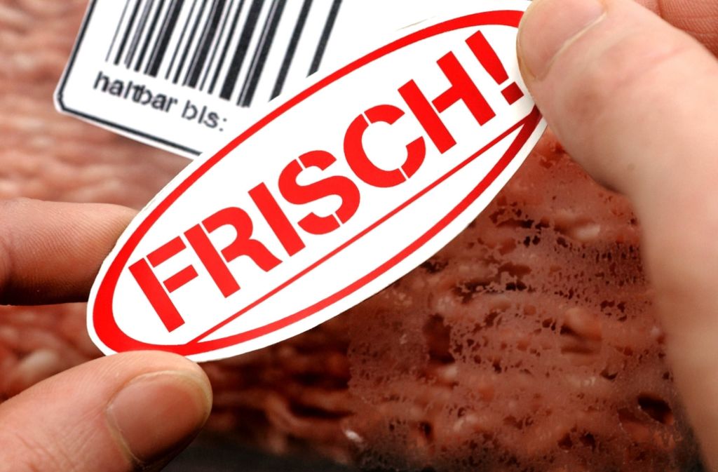Bundeslandwirtschaftsminister Christian Schmidt (CSU) fordert, Lebensmittel zusätzlich zum Mindesthaltbarkeitsdatum mit dem Verfallsdatum zu kennzeichnen. Foto: dpa