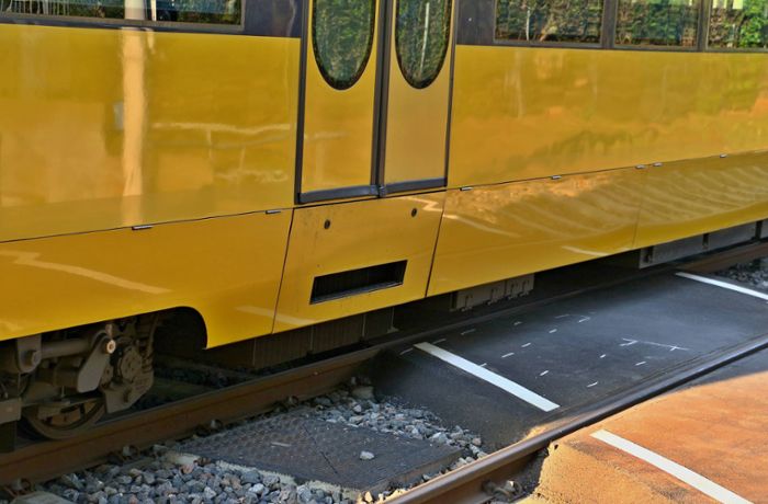 Fahrerflucht in Stuttgart: Zwei Verletzte nach Gefahrenbremsung mit Stadtbahn