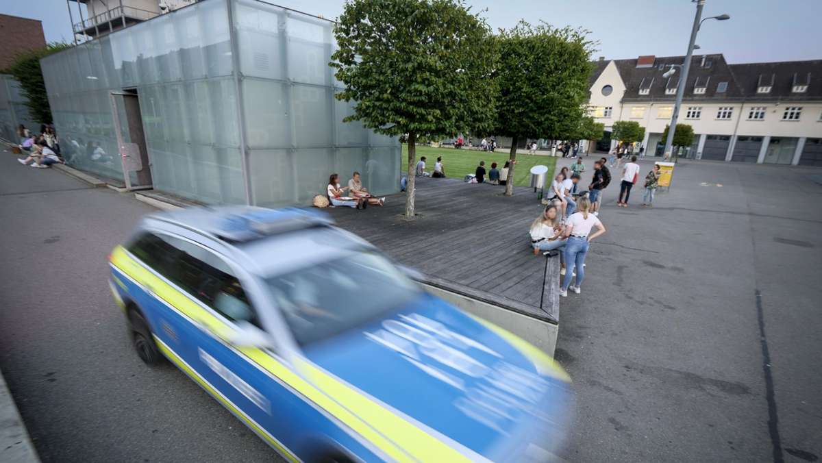  400 junge Menschen – vor allem Schüler – haben am Mittwoch in Ludwigsburg den Ferienbeginn gefeiert. Die Polizei schritt am späteren Abend ein. 