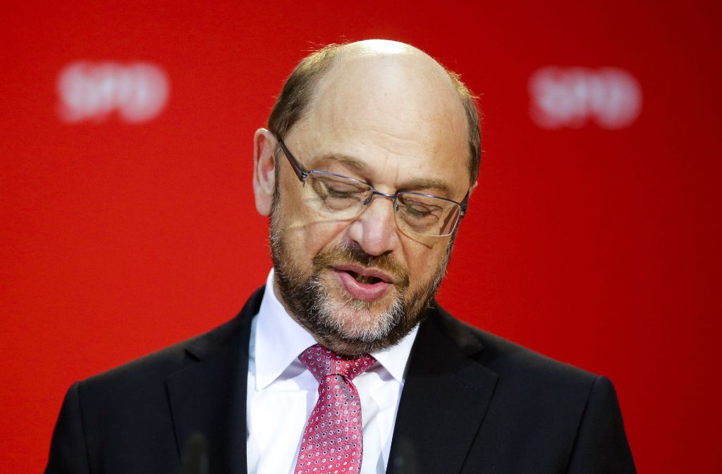 „Die anderen freuen sich - und wir sind traurig“: ein sichtlich enttäuschter Martin Schulz äußerte sich am Sonntagabend im Berliner Willy-Brandt-Haus zur Niederlage der SPD in Schleswig-Holstein Foto: AP