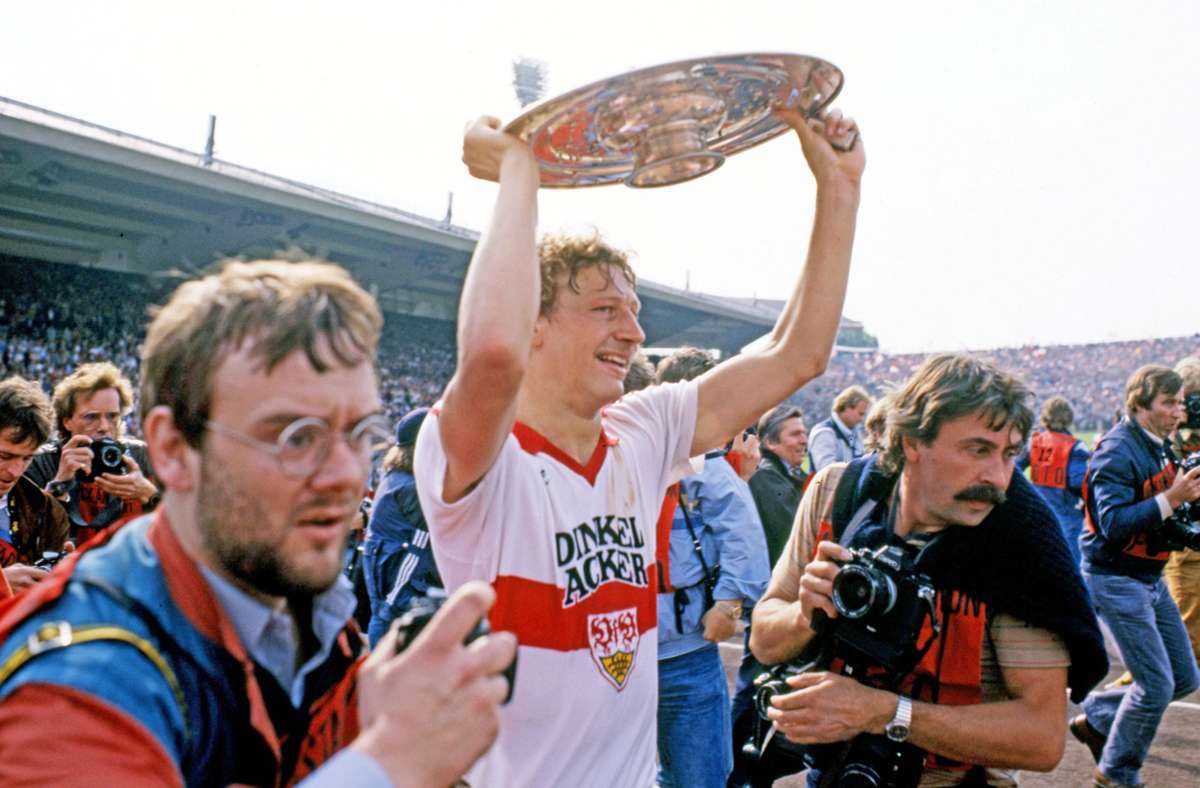 Doch damit nicht genug: Gleich in Buchwalds erstem Jahr beim VfB (1983/84) gewinnen die Schwaben die Deutsche Meisterschaft.