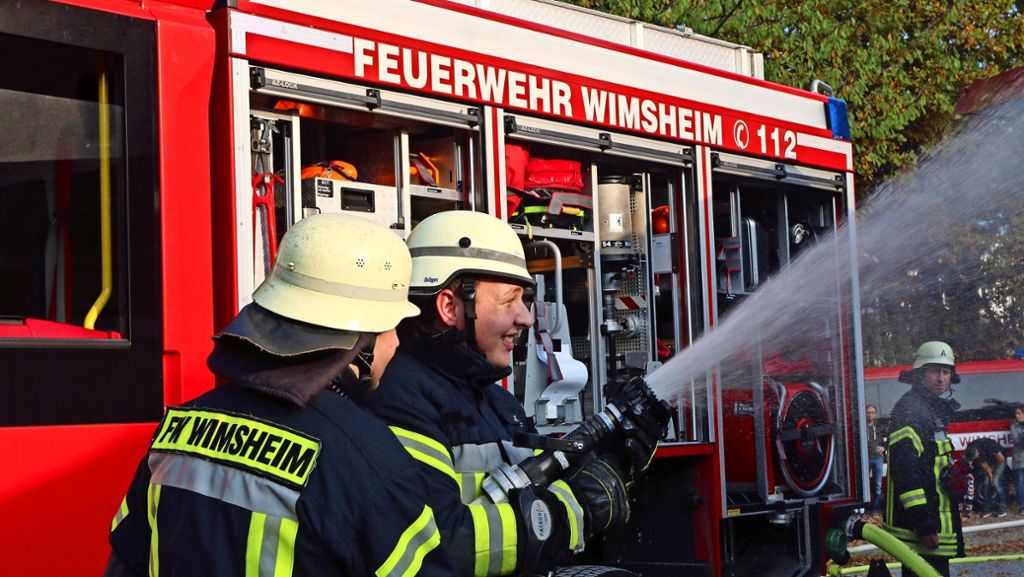Feuerwehrübung in Wimsheim: Disco-Nebel quillt aus dem Schützenhaus