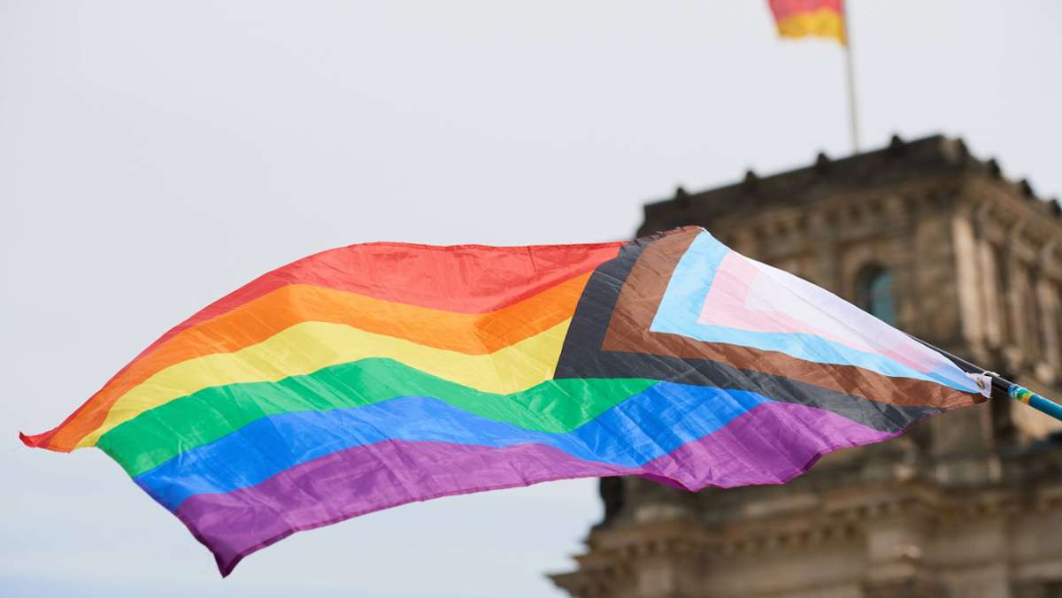 Christopher Street Day: Regenbogenflagge soll am Reichstag wehen