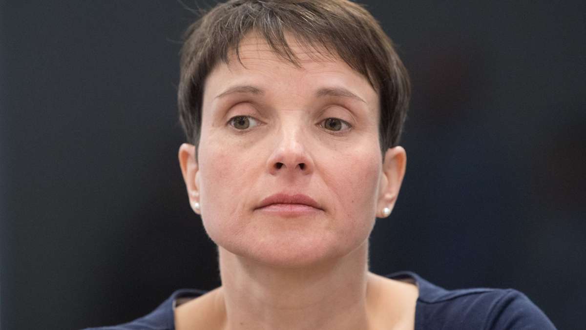  Die frühere Chefin der Alternative für Deutschland, Frauke Petry, muss 9000 Euro Strafe bezahlen, weil sie, nach Ansicht eines Leipziger Gerichts, Geld veruntreut haben soll. 