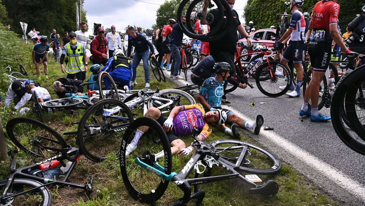Massensturz bei Tour de France: Symbolische Entschädigung für „Allez Opi Omi“-Schild gefordert