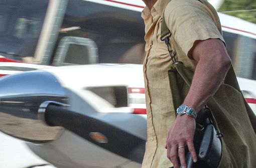 Ein Flugzeug und einen Sack voll Waffen zum Schmuggeln – mehr braucht Barry Seal (Tom Cruise) nicht, um glücklich zu sein. Foto: Universal