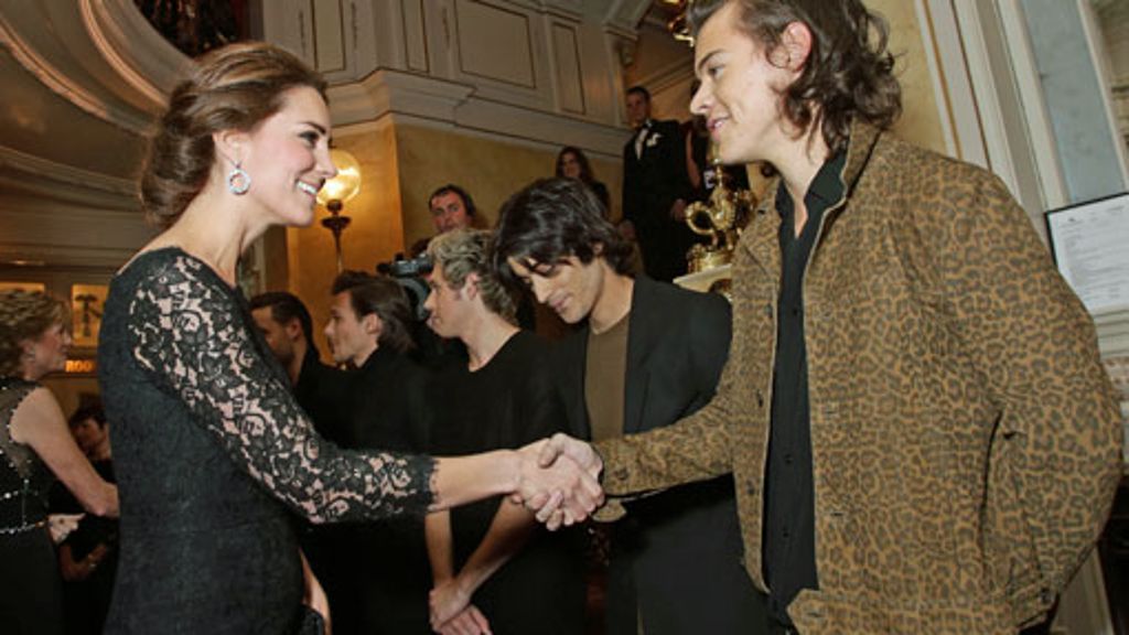 Höchste Ehren für One Direction: Herzogin Kate trifft Harry Styles